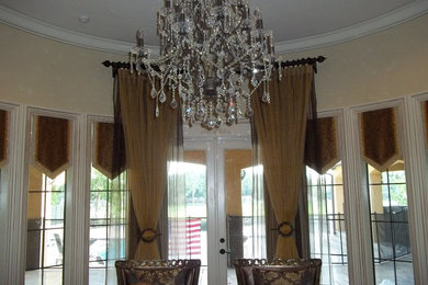Example of a classic living room design in Orlando
