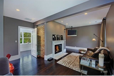 This is an example of a modern living room in Chicago.
