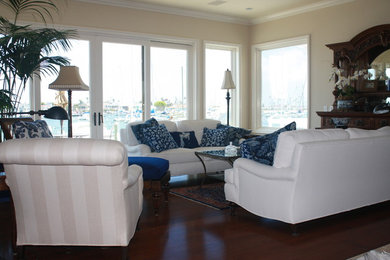 Inspiration for a timeless living room remodel in Orange County