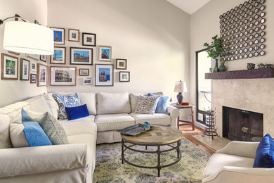 Example of a small transitional living room design in San Francisco