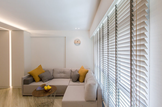 Modern Living Room by Habitech Design Pte Ltd