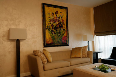 Imagen de salón para visitas abierto clásico renovado de tamaño medio sin chimenea y televisor con paredes beige, moqueta y suelo beige