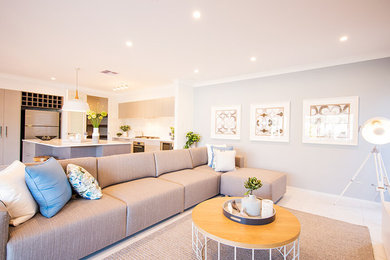 Источник вдохновения для домашнего уюта: открытая гостиная комната среднего размера в современном стиле с синими стенами и полом из керамогранита