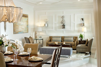 ワシントンD.C.にあるお手頃価格の広いトランジショナルスタイルのおしゃれなリビング (白い壁、大理石の床、暖炉なし、テレビなし、茶色いソファ) の写真