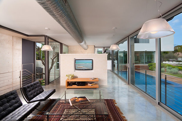 Modern Living Room by Elad Gonen