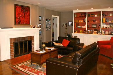 Living room - traditional living room idea in Montreal