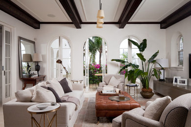 Offenes, Großes, Repräsentatives Mediterranes Wohnzimmer mit weißer Wandfarbe in Sydney