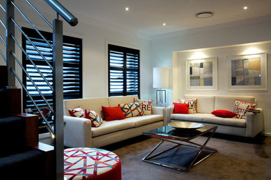 Идея дизайна: гостиная комната в стиле модернизм с белыми стенами и ковровым покрытием