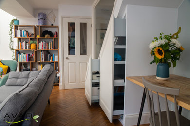 Mid-sized elegant living room photo in London