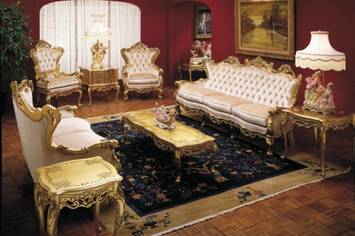 Exempel på ett stort klassiskt separat vardagsrum, med ett finrum, röda väggar, klinkergolv i porslin och brunt golv