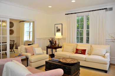 Example of a mid-sized transitional formal and enclosed living room design in New York