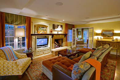 Example of a classic living room design in Minneapolis