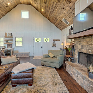 Lola Summit: Craftsman/Farmhouse Home