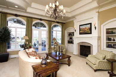 Example of a classic living room design in Cincinnati