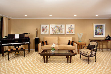 Foto de salón abierto clásico renovado grande sin chimenea con paredes beige, moqueta, suelo beige y papel pintado