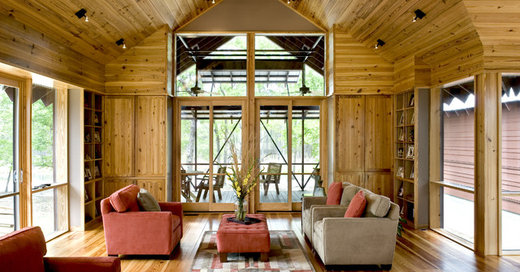 Houzz Tour: From Overgrown Weeds to Picturesque Farmhouse Expanse