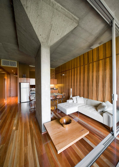 Industrial Living Room by Dale Jones-Evans Pty Ltd Architecture