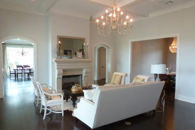 Example of a classic living room design in Jackson