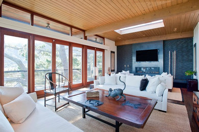 Example of a zen living room design in San Francisco