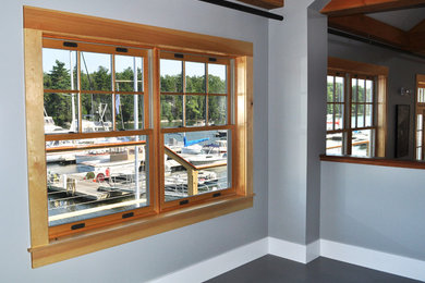 Imagen de salón marinero de tamaño medio sin chimenea con paredes grises y suelo de madera oscura