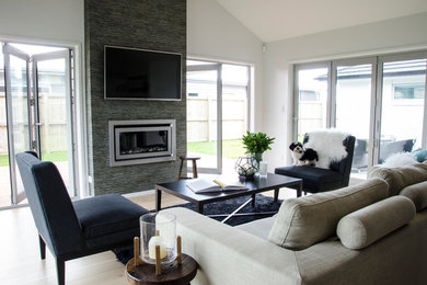 Photo of a contemporary living room in Hamilton.