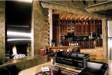 Imagen de salón moderno sin televisor con suelo de bambú y todas las chimeneas
