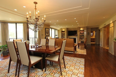 Example of a classic dining room design in Houston