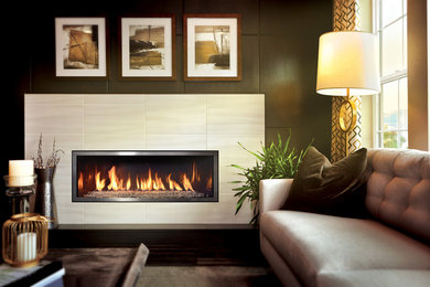 セントルイスにある高級な中くらいなトランジショナルスタイルのおしゃれな応接間 (横長型暖炉、タイルの暖炉まわり) の写真