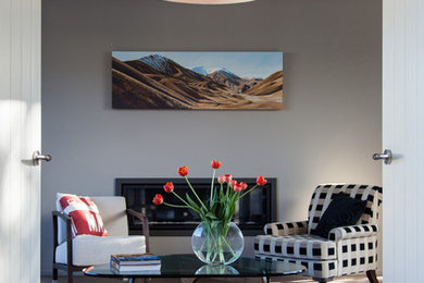 Foto di un soggiorno design con sala formale, pareti beige, moquette, camino classico e pavimento beige