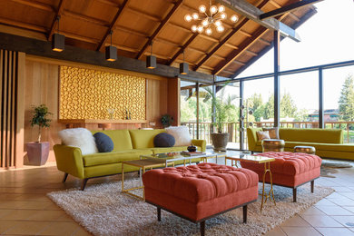 Mid-century modern living room photo in Sacramento