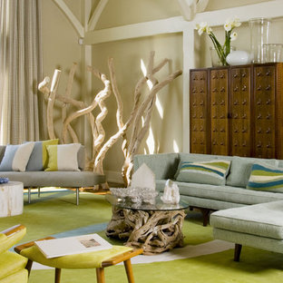 Immagine di un ampio soggiorno moderno con pareti beige e pavimento verde