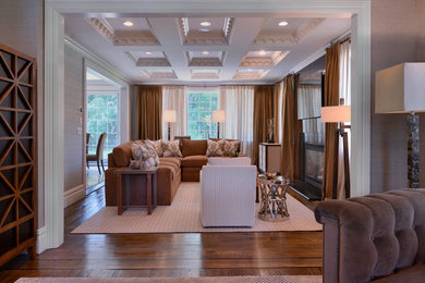 Immagine di un soggiorno moderno di medie dimensioni e aperto con pareti beige, parquet scuro, camino classico e TV a parete