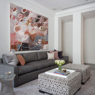 Geräumiges, Repräsentatives, Offenes Modernes Wohnzimmer mit weißer Wandfarbe, Teppichboden, Kamin, verputzter Kaminumrandung, verstecktem TV und rosa Boden in Melbourne