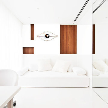 Modern Interior Design Ideas with the George Nelson Eye Clock