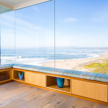 Modern Seaside Retreat