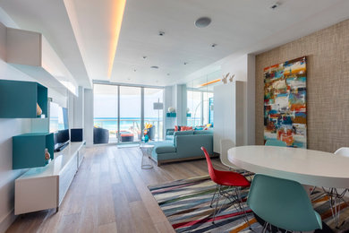Inspiration for a modern living room in Miami with light hardwood flooring.