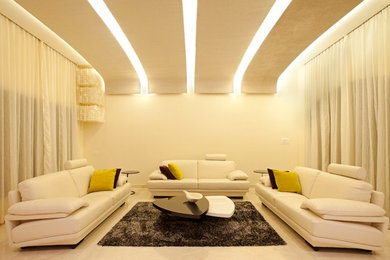 Ispirazione per un soggiorno moderno chiuso con sala formale, pareti bianche e pavimento in marmo