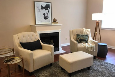 Trendy living room photo in Cincinnati