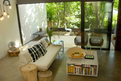 Minimalist living room photo in Austin