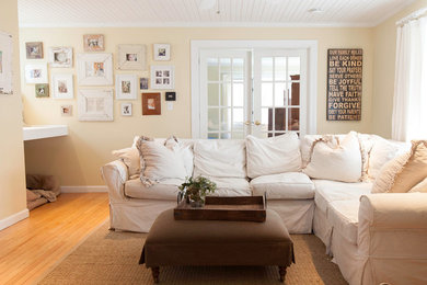 Cottage chic living room photo in Boston