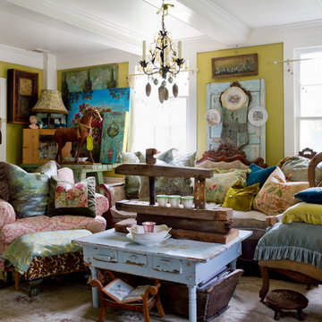 My Houzz: Layers of Patina and an Artist’s Touch in a New York Colonial
