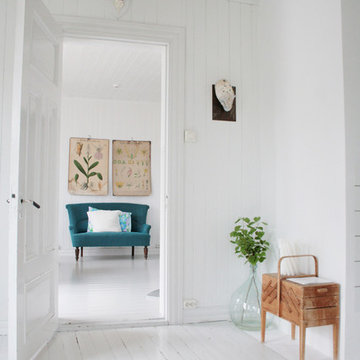 My white Scandinavian home. Splash of colors. Old & new. Always in change.
