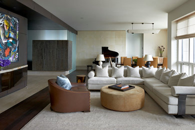 Immagine di un grande soggiorno contemporaneo aperto con sala formale, pareti beige, parquet scuro e pavimento marrone