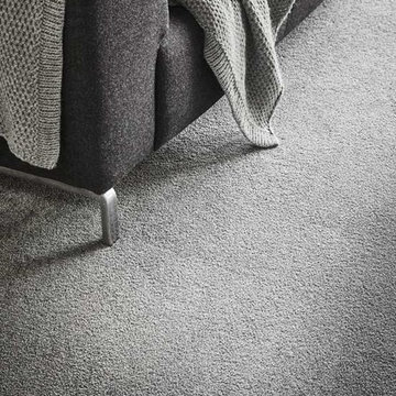 Neutral carpets for minimalist look in Richmond house