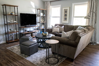 Example of a transitional living room design in Grand Rapids