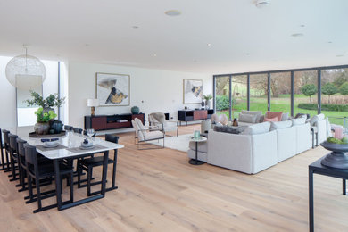 Photo of a contemporary living room in Buckinghamshire.