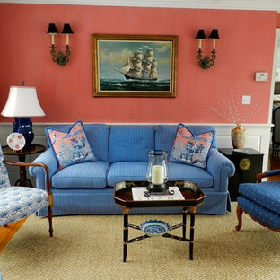 Inspiration för ett mellanstort vintage separat vardagsrum, med ett finrum, rosa väggar, mellanmörkt trägolv och brunt golv