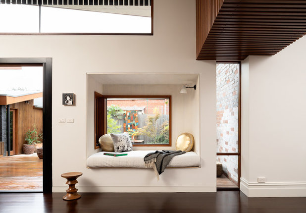 Contemporary Living Room by eme design