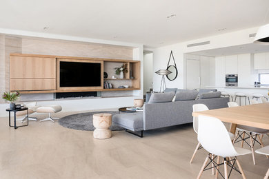 Стильный дизайн: гостиная комната среднего размера в морском стиле - последний тренд