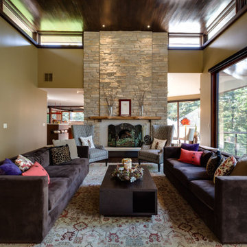 North Lake - Chenequa, WI - Living Room of Modern Home with Lake View and Green